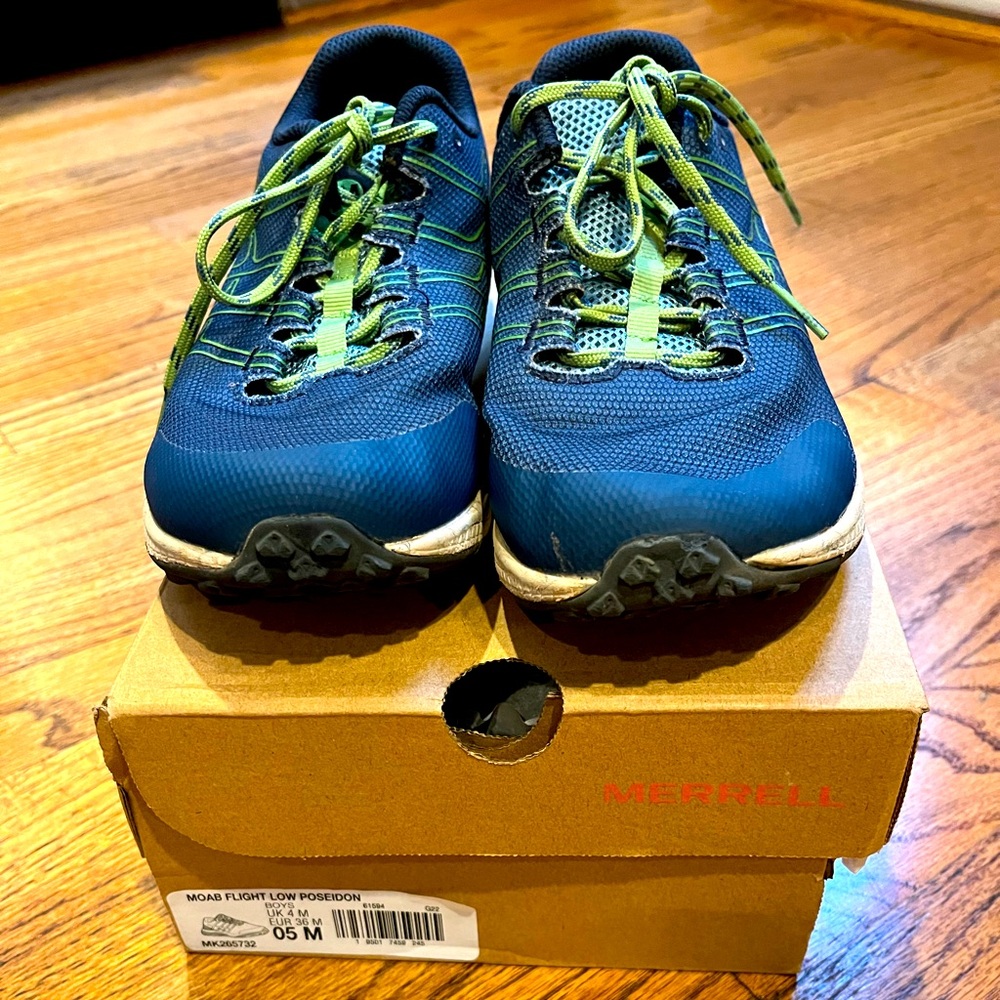 Merrell Kids Moab Flight Low Hike Sneakers, Great condition.